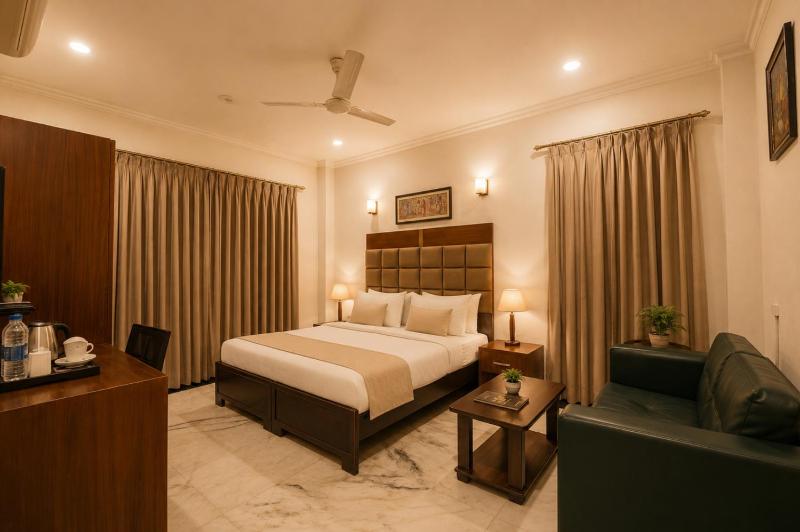 Hotel Heaven Silk 108 Near Galleria Market & Phase I Metro - image 9