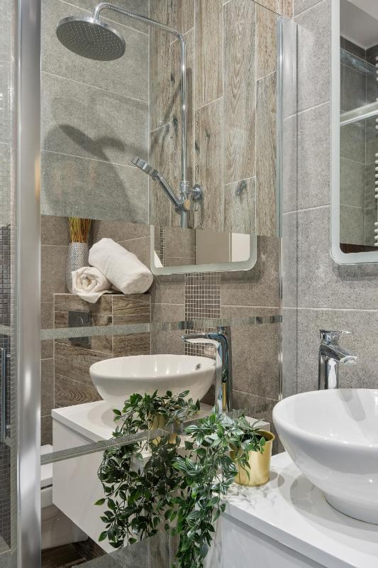 Spacious Apartment with a Balcony and Parking by Noclegi Renters - image 8