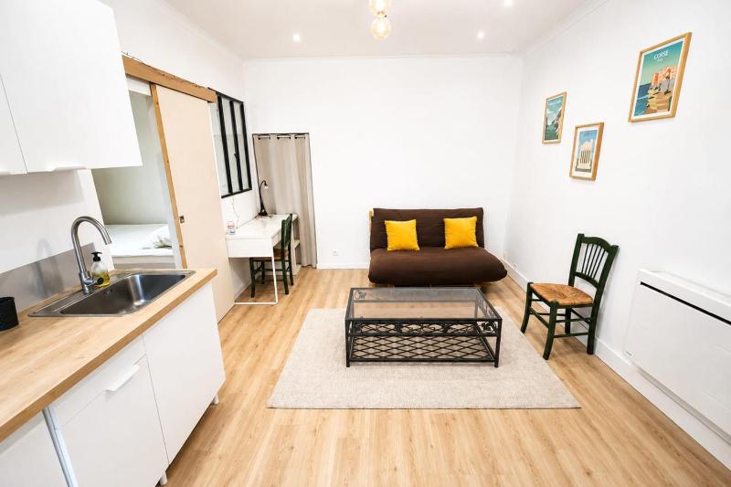 Apartment in the heart of Nîmes - image 3