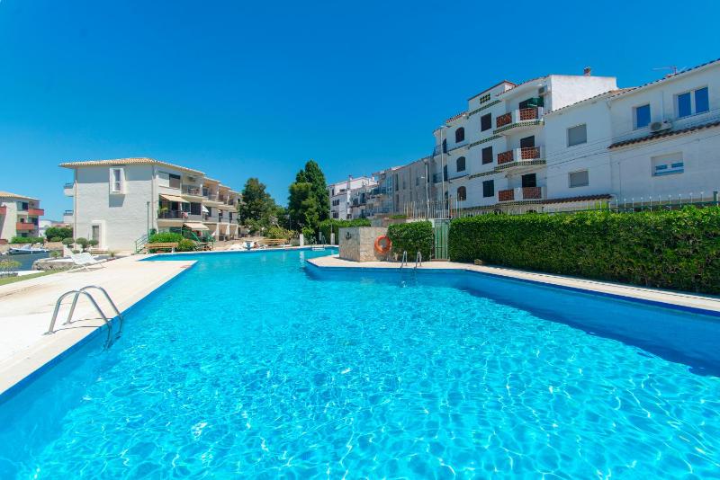 WELCS APARTAMENTO 399 EMP con piscina comunitaria - image 20