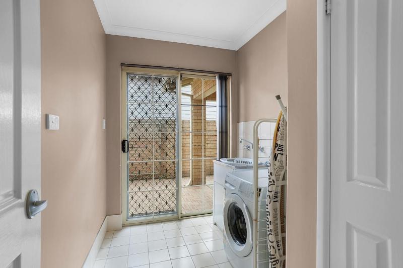 Walk to Vic Park Café Strip 3BR Close To CBD - image 10