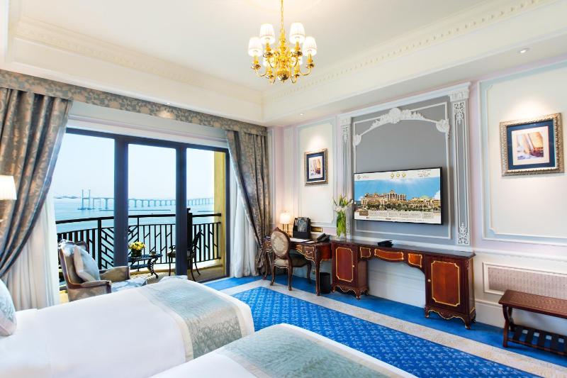 Superior Double or Twin Room with Sea View image 3