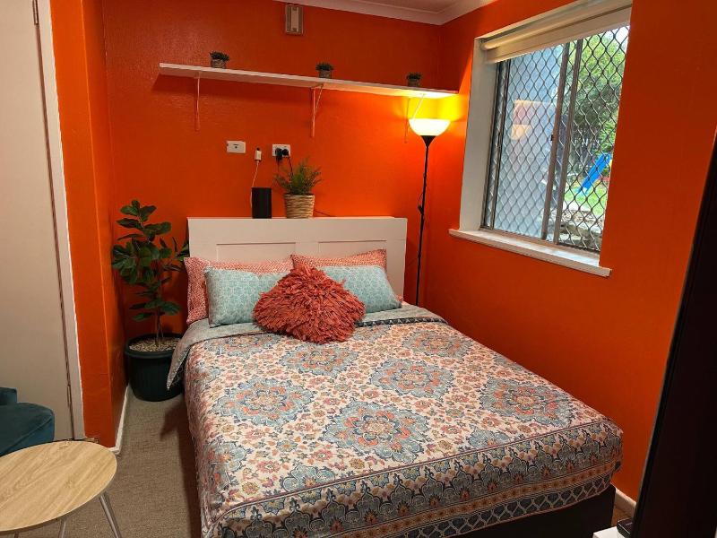 Cozy private Sleep Go Room with a private toilet - NO shower - Free Parking - image 11