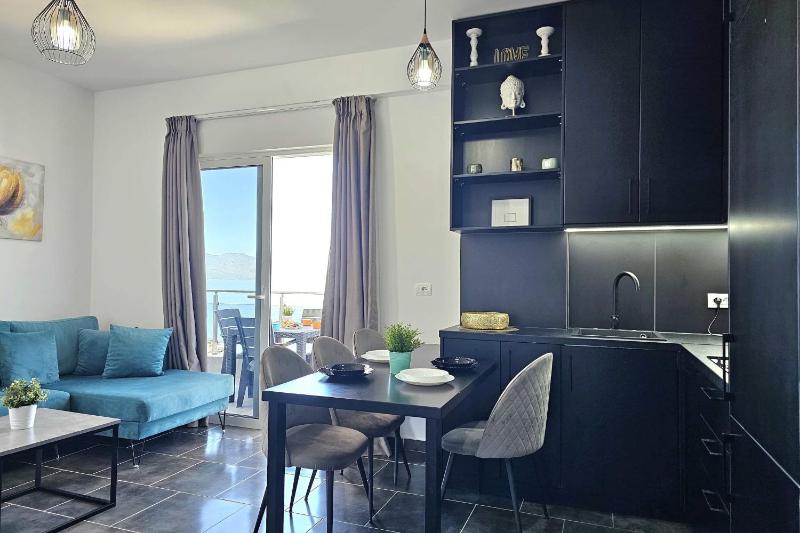 Christine Sunny Corner 004 /w Sea View Balcony - Happy Rentals - image 3
