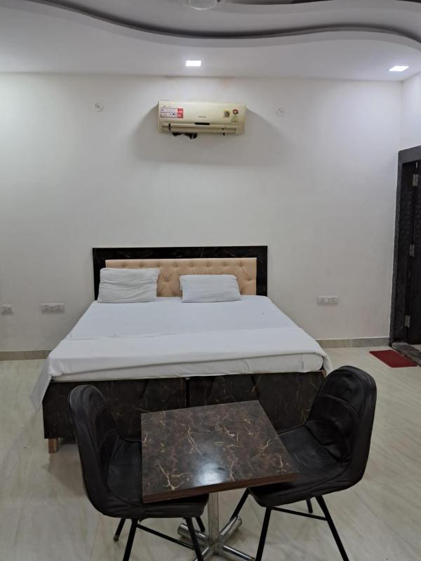 PLAY HOTEL PREET RESIDENCY couple friendly - image 10