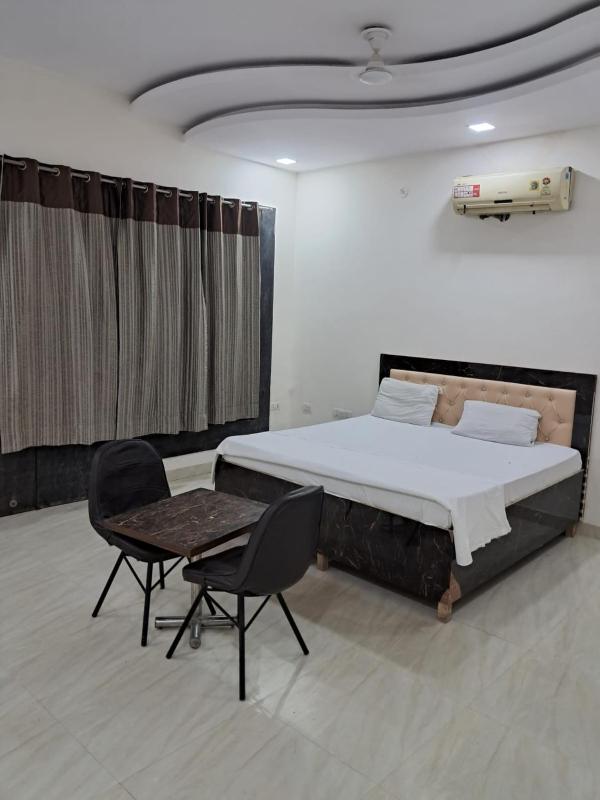 PLAY HOTEL PREET RESIDENCY couple friendly - image 2