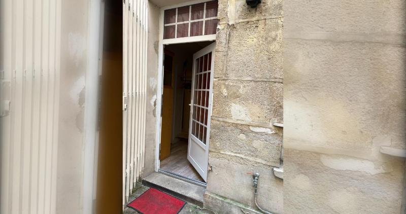 Charming 2 Bedroom Apartment in the Heart of Paris - image 9