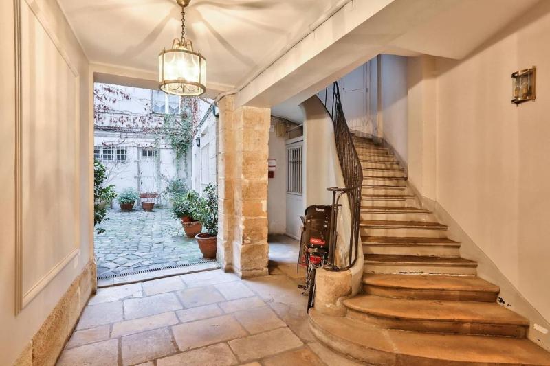 Charming 2 Bedroom Apartment in the Heart of Paris - image 12