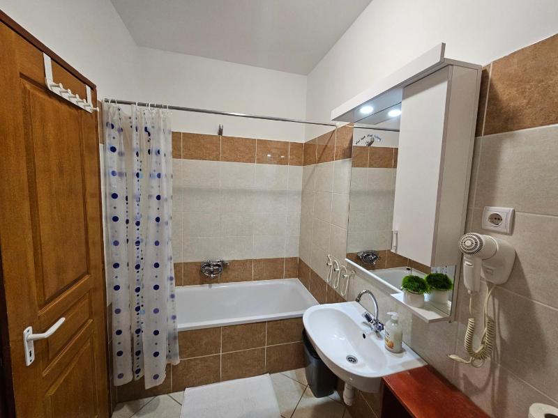 Zoli Apartmanok-Maya Kölcsey 34-36 - image 11