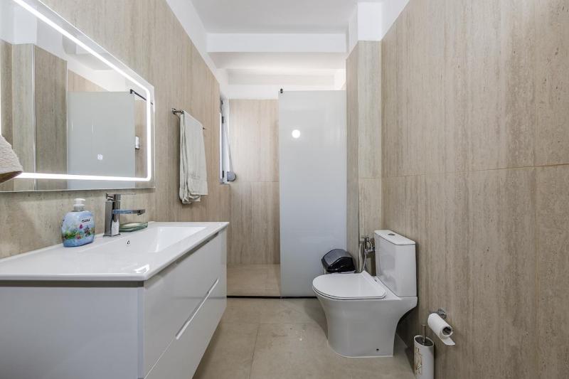 Coastal Living Retreat 2BR in Lungomare by PikHost - image 3