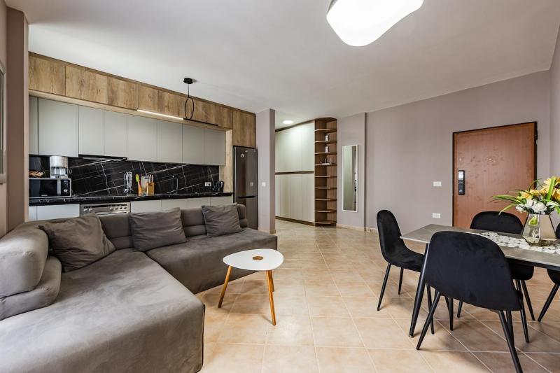 Coastal Living Retreat 2BR in Lungomare by PikHost - image 10