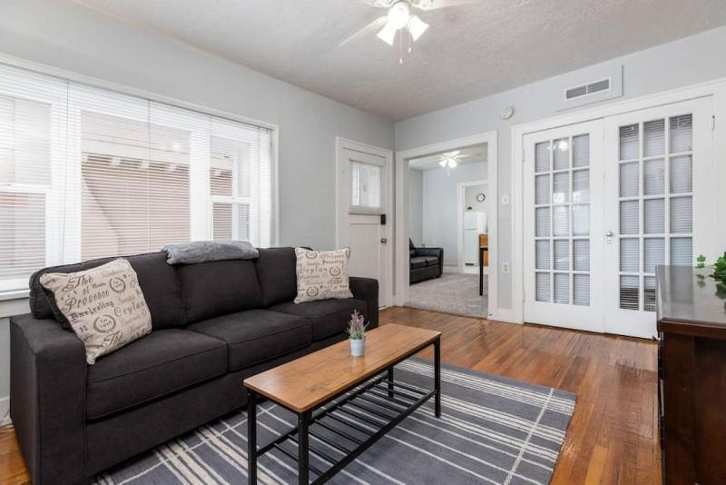 Historic Avenues Downtown Loft - image 1