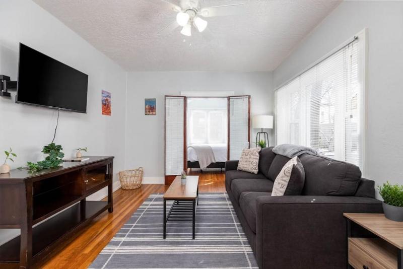 Historic Avenues Downtown Loft - image 11