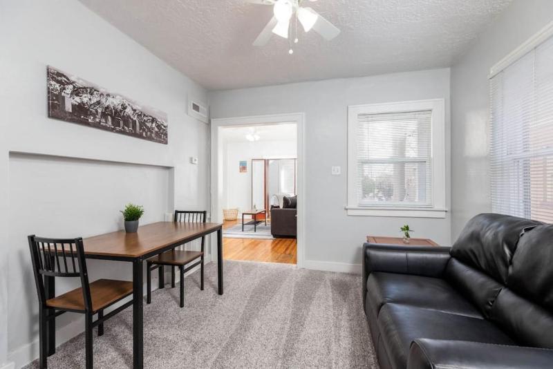 Historic Avenues Downtown Loft - image 14