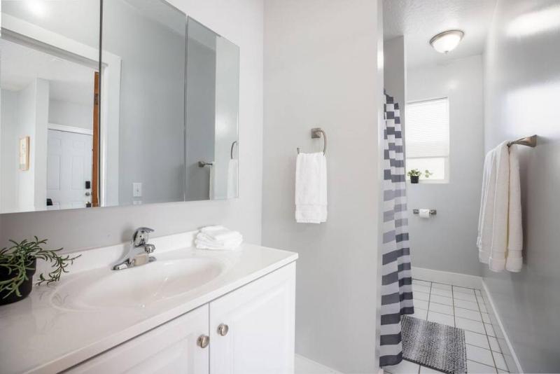 Historic Avenues Two Bedroom Suite - image 11