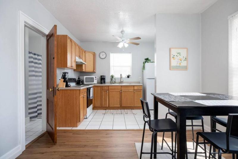 Historic Avenues Two Bedroom Suite - image 15
