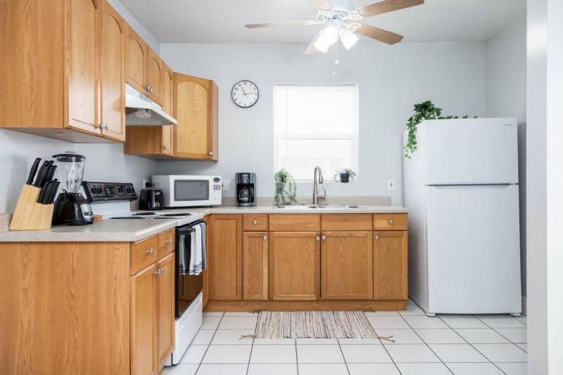 Historic Avenues Two Bedroom Suite - image 14