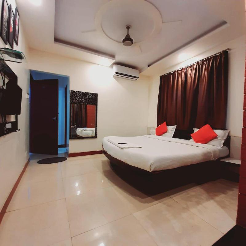 Hotel Savera Holidays Main Market - image 5