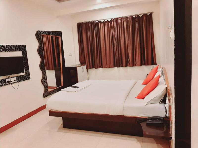 Hotel Savera Holidays Main Market - image 7