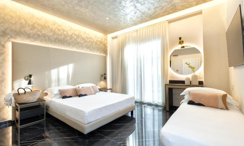 Hotel Mondial - image 1
