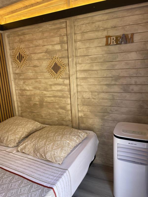 Cabane insolite avec jacuzzi privatif - image 10