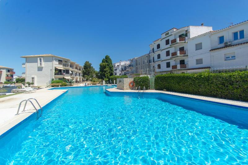 WELCS APARTAMENTO 406 EMP con vistas al canal - image 3