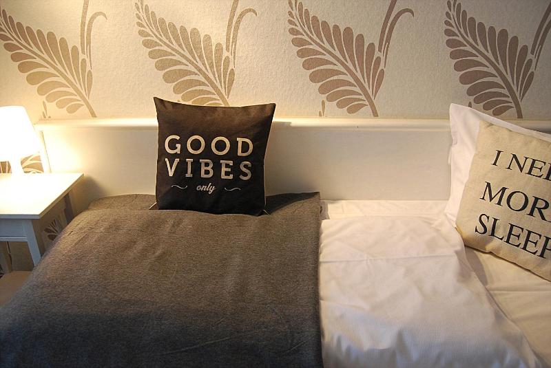 Standard Twin Room image 2