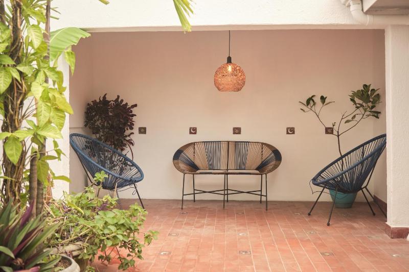M12. Casa Amplia para Grupos con Gran Zona Exterior - image 2