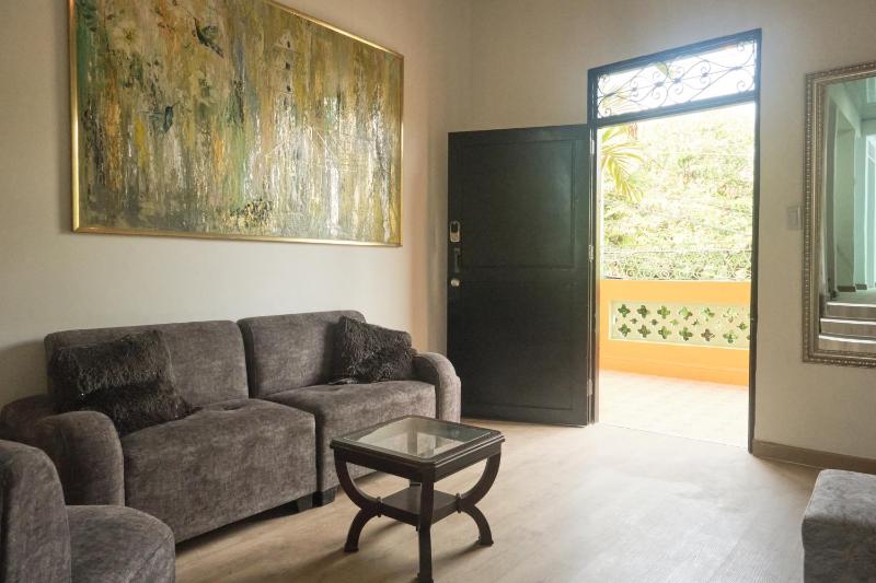 M12. Casa Amplia para Grupos con Gran Zona Exterior - image 3