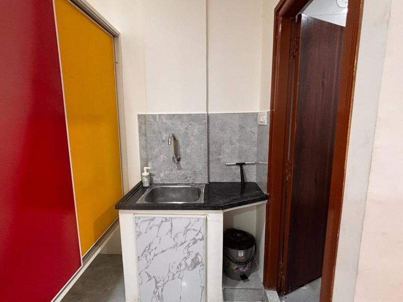 Warm & Cozy Studio Stay - image 4