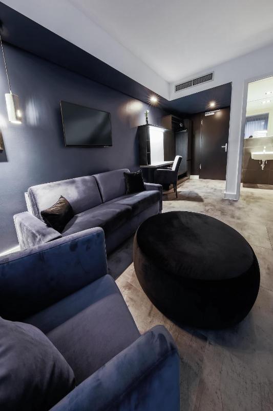 Family & Friends image 4