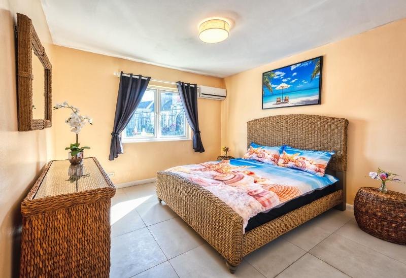 Cozy and Charming Apartment - 5 min walk to beach and town - image 5