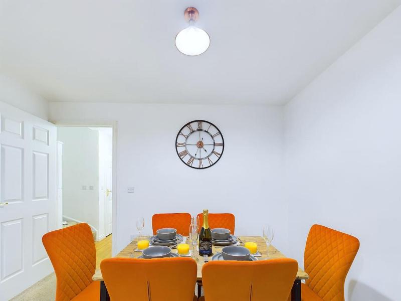 Pinewood Walk by Signature Stays - Parking - Townhouse - image 48