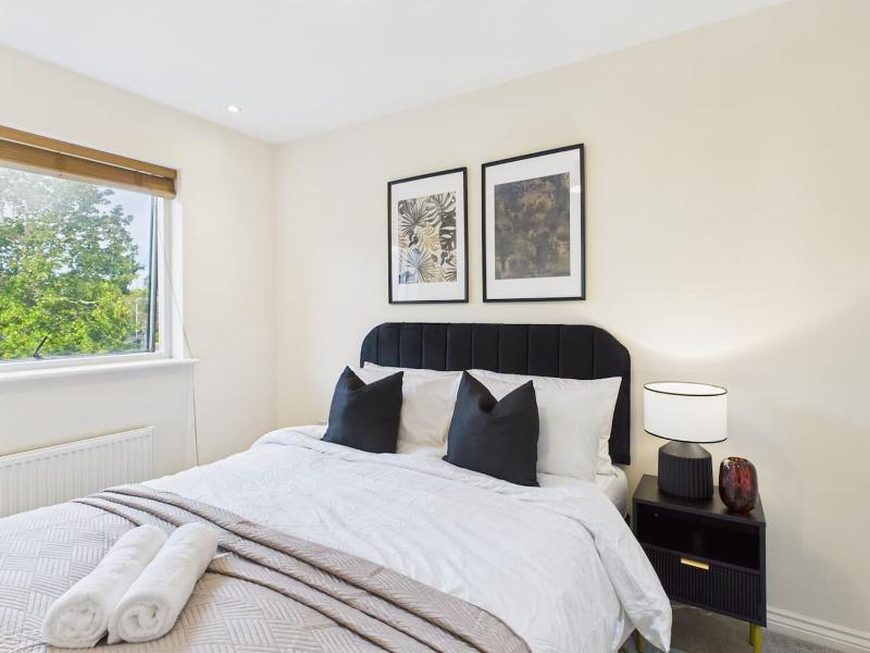 Corrine Court by Signature Stays - Stylish Apartment - Spacious - Parking - image 23
