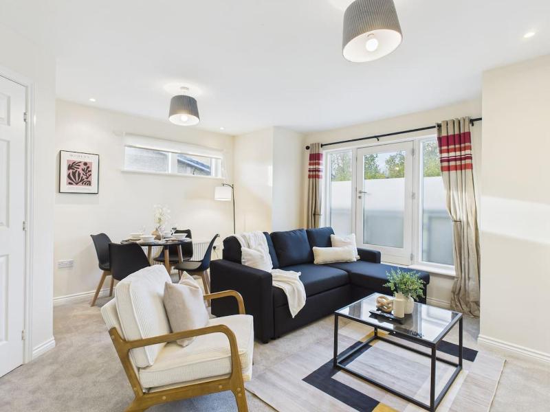 Corrine Court by Signature Stays - Stylish Apartment - Spacious - Parking - image 37