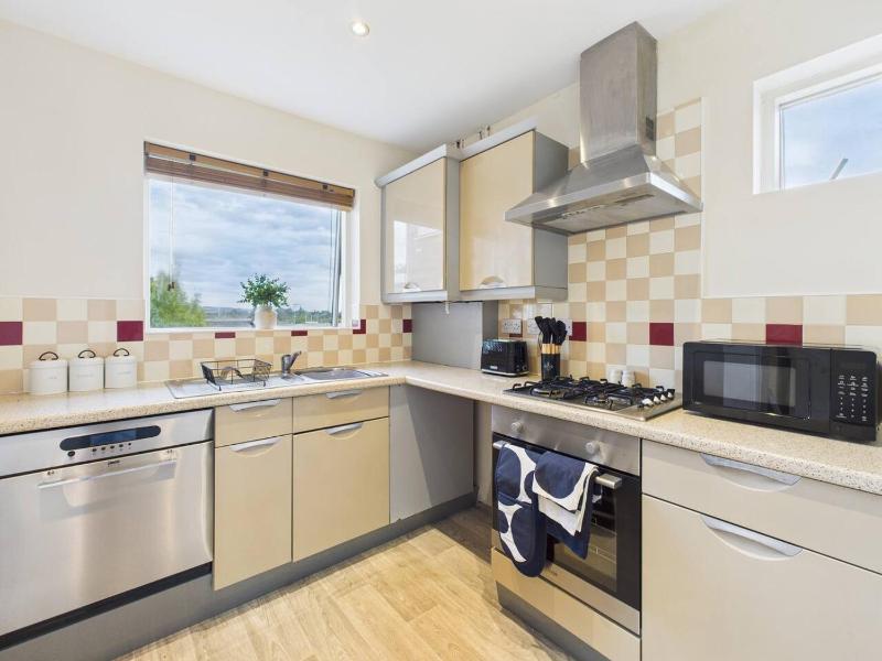 Corrine Court by Signature Stays - Stylish Apartment - Spacious - Parking - image 32