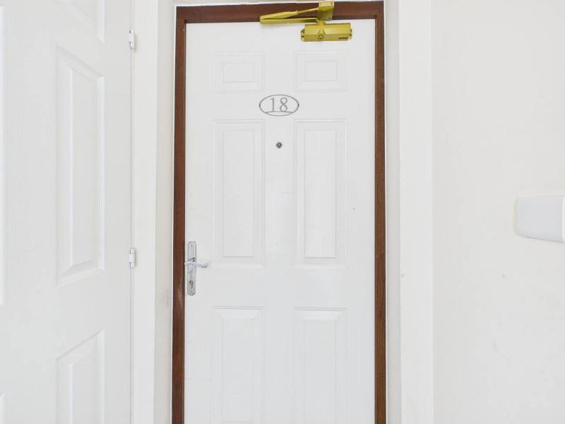 Corrine Court by Signature Stays - Stylish Apartment - Spacious - Parking - image 25