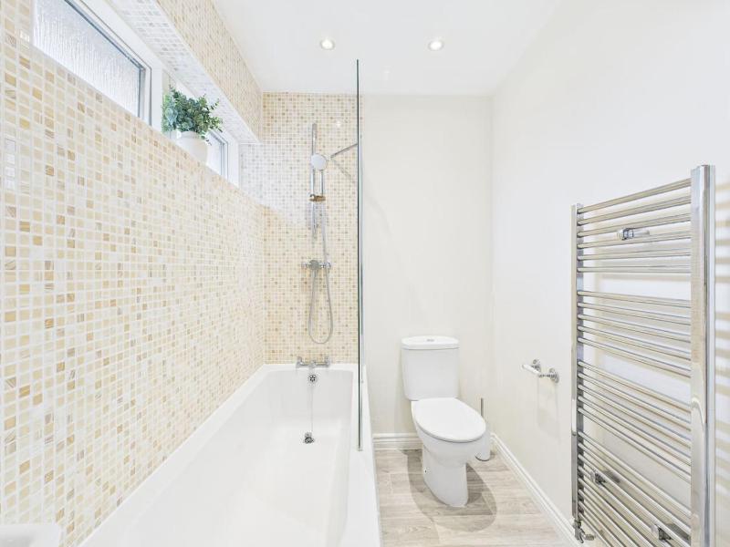 Corrine Court by Signature Stays - Stylish Apartment - Spacious - Parking - image 39