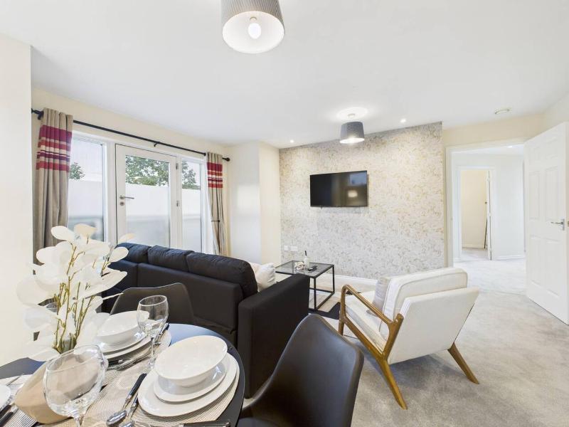 Corrine Court by Signature Stays - Stylish Apartment - Spacious - Parking - image 26