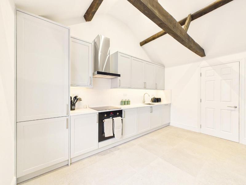 NEW Artisan Apartment by Signature Stays - Modern - Spacious - Parking - image 22