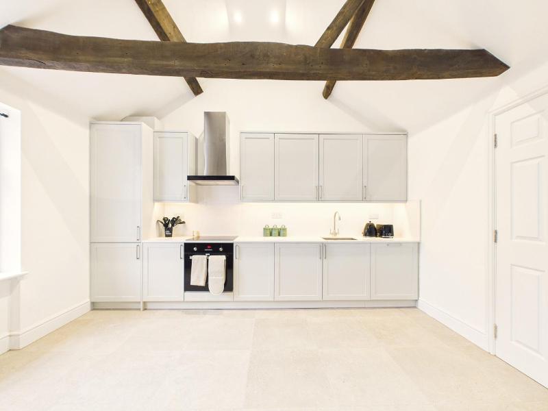 NEW Artisan Apartment by Signature Stays - Modern - Spacious - Parking - image 29