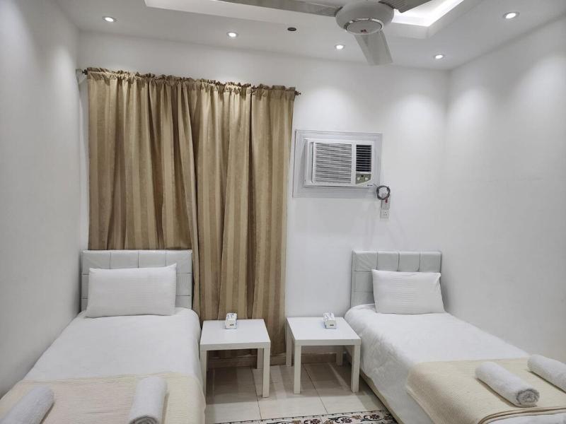 Spacious Makkah Apartment 4 Bedrooms Fast WIFI - image 3