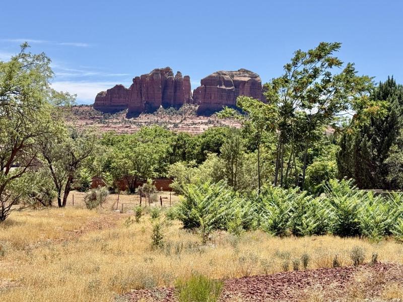 Sedona Chapel Escape with Private Hot Tub and Views - image 43