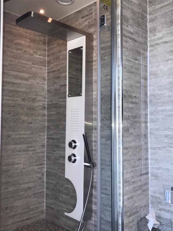 Deluxe Double or Twin Room image 2