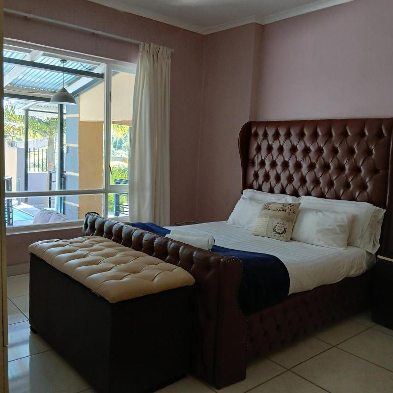 Spacious Executive Stay in Waterford Park - image 13