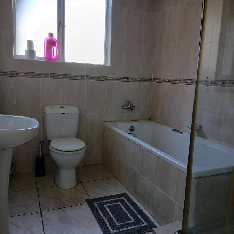 Spacious Executive Stay in Waterford Park - image 12