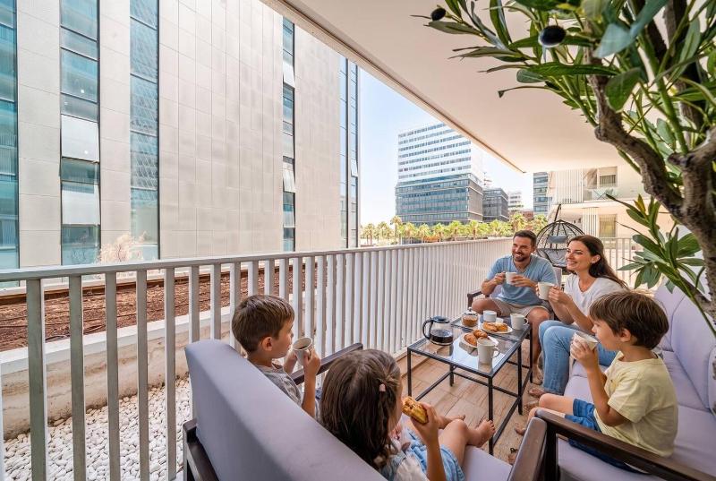 CFC Hidden Gem with Double terrasse GYM & Parking - image 15