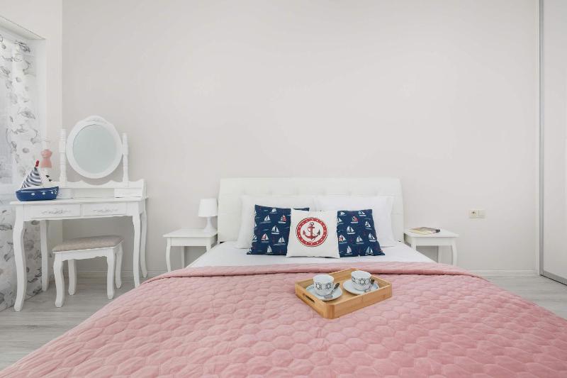 Komfortowy Apartament z Tarasem Blisko Plaży z Dodatkowymi Udogodnieniami w Pobierowie by Noclegi Renters - image 16