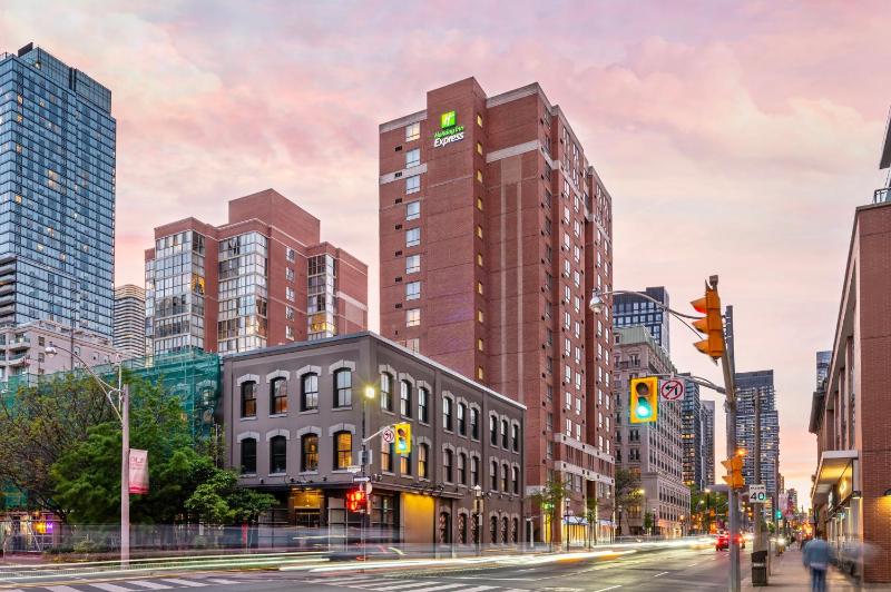 Holiday Inn Express Toronto Downtown By IHG - image 1