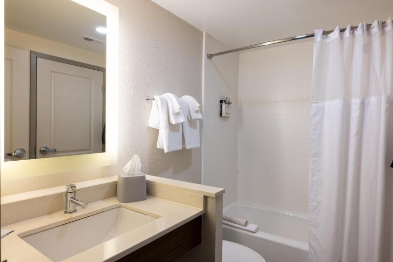Holiday Inn Express Charleston US Highway 17 & I-526 By IHG - image 29